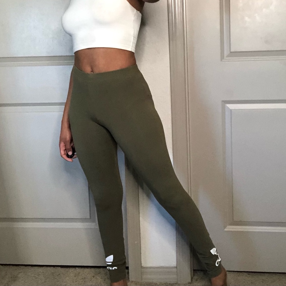 🍂Women’s Adidas Green Leggings